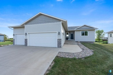 Welcome to this beautifully custom-built 2020 ranch, ideally - photo 2