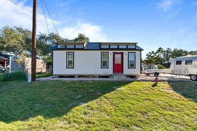 This versatile corner lot property offers exceptional - photo 14