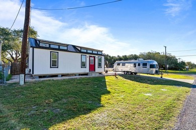 This versatile corner lot property offers exceptional - photo 15