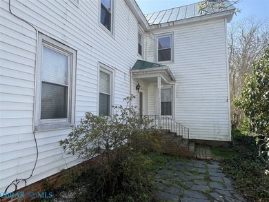 Large Victorian home in Historic District on Virginia Street - photo 16