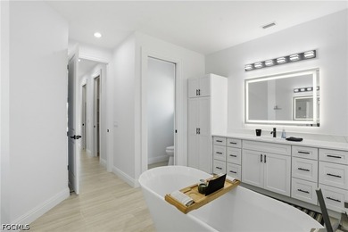 Welcome to your luxury waterfront retreat in the heart of - photo 23