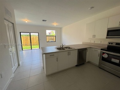 Investor dream!!!... property currently rented. Live in style in - photo 3