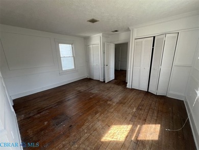 Large Victorian home in Historic District on Virginia Street - photo 24