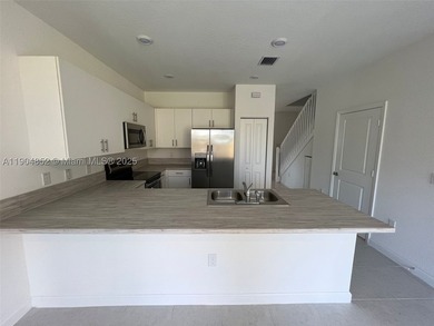Investor dream!!!... property currently rented. Live in style in - photo 4