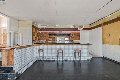 Great Location! Formerly the San Leandro Bar. High Traffic & - photo 5
