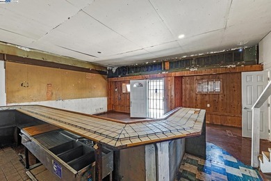 Great Location! Formerly the San Leandro Bar. High Traffic & - photo 8