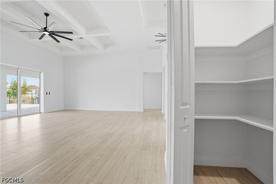 Welcome to your luxury waterfront retreat in the heart of - photo 33