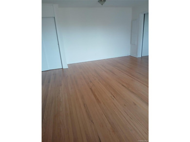 Top Floor Large One Bedroom Apartment, quiet, open kitchen - photo 3