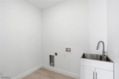 Welcome to your luxury waterfront retreat in the heart of - photo 34