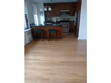 Top Floor Large One Bedroom Apartment, quiet, open kitchen - photo 4