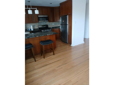 Top Floor Large One Bedroom Apartment, quiet, open kitchen - photo 6