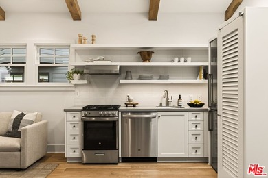 A rare opportunity just steps off Abbot Kinney, this exceptional - photo 39