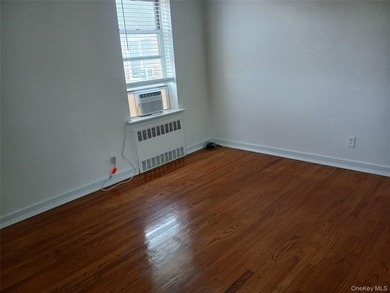 Top Floor Large One Bedroom Apartment, quiet, open kitchen - photo 9