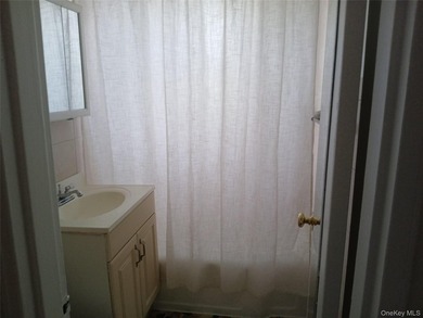 Top Floor Large One Bedroom Apartment, quiet, open kitchen - photo 10