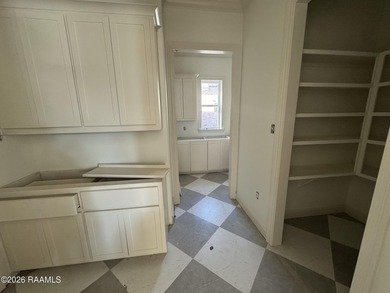 Experience the perfect blend of style, space, and functionality - photo 9