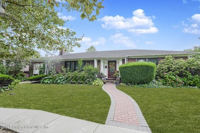 (private lake, pond, coastal) Home For Sale in Staten Island New York