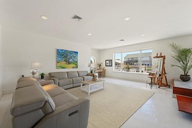 This exquisite, fully remodeled waterfront paradise offers - photo 15