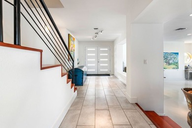 This exquisite, fully remodeled waterfront paradise offers - photo 27
