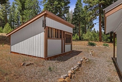 This well-appointed mountain style retreat offers excellent - photo 28