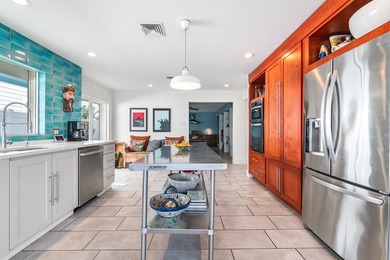 This exquisite, fully remodeled waterfront paradise offers - photo 28