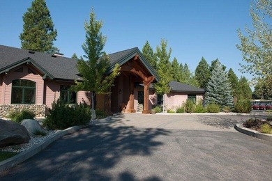This well-appointed mountain style retreat offers excellent - photo 37