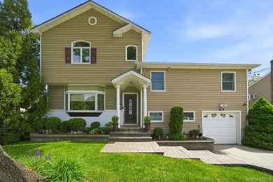 Welcome to Viceroy Estates! This stunning, expanded 4-bedroom - photo 2