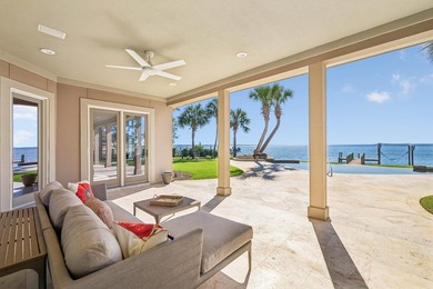 Bathed in natural light and framed by unforgettable sunsets - photo 10