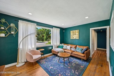 Updated 3-bedroom bungalow on a rare cul-de-sac featuring a new - photo 11