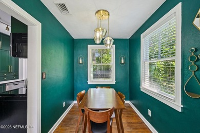 Updated 3-bedroom bungalow on a rare cul-de-sac featuring a new - photo 13