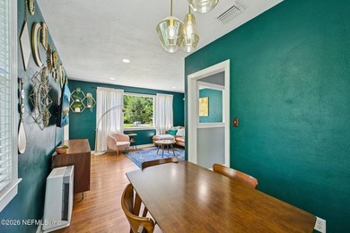 Updated 3-bedroom bungalow on a rare cul-de-sac featuring a new - photo 15