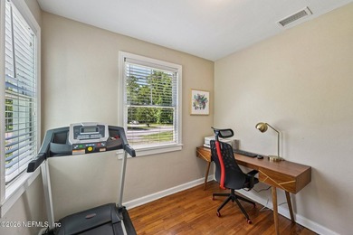 Updated 3-bedroom bungalow on a rare cul-de-sac featuring a new - photo 20