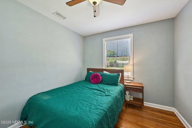 Updated 3-bedroom bungalow on a rare cul-de-sac featuring a new - photo 23