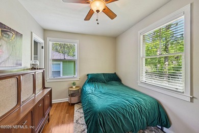 Updated 3-bedroom bungalow on a rare cul-de-sac featuring a new - photo 25