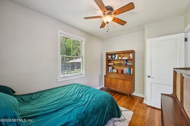 Updated 3-bedroom bungalow on a rare cul-de-sac featuring a new - photo 27