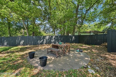 Updated 3-bedroom bungalow on a rare cul-de-sac featuring a new - photo 30