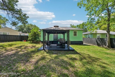 Updated 3-bedroom bungalow on a rare cul-de-sac featuring a new - photo 31