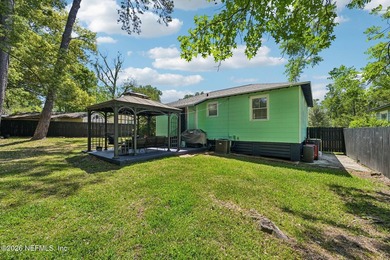 Updated 3-bedroom bungalow on a rare cul-de-sac featuring a new - photo 34