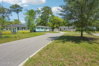Updated 3-bedroom bungalow on a rare cul-de-sac featuring a new - photo 36