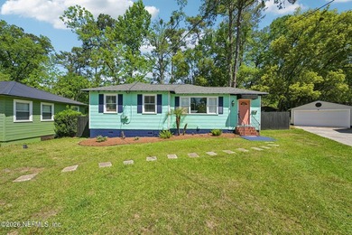 Updated 3-bedroom bungalow on a rare cul-de-sac featuring a new - photo 38