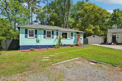 Updated 3-bedroom bungalow on a rare cul-de-sac featuring a new - photo 40
