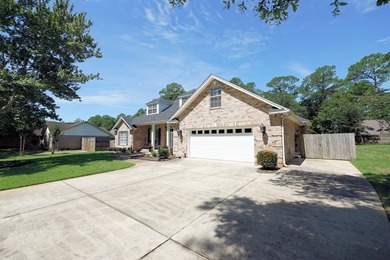 Gorgeous move-in-ready home on an oversized lot! This - photo 2