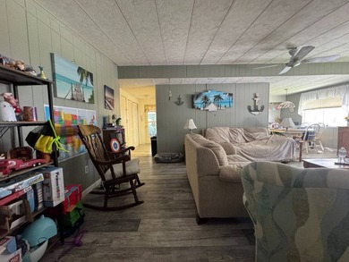 SPACIOUS HOME LOCATED A SHORT DRIVE TO LIDO BEACH! This 1,200 - photo 14
