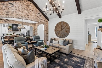 Stunning Modern Farmhouse in Crown Harbor Welcome to this - photo 20