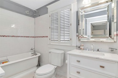 Located in the heart of historic Hyde Park, this beautifully - photo 21
