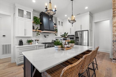 Stunning Modern Farmhouse in Crown Harbor Welcome to this - photo 23