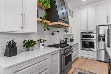 Stunning Modern Farmhouse in Crown Harbor Welcome to this - photo 27