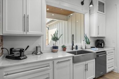 Stunning Modern Farmhouse in Crown Harbor Welcome to this - photo 28