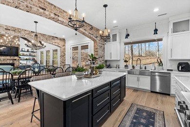 Stunning Modern Farmhouse in Crown Harbor Welcome to this - photo 29