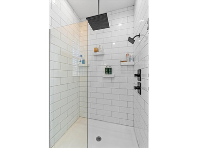 Stunning Modern Farmhouse in Crown Harbor Welcome to this - photo 37