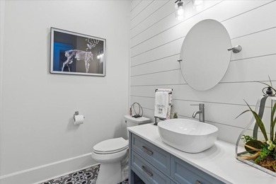 Stunning Modern Farmhouse in Crown Harbor Welcome to this - photo 42